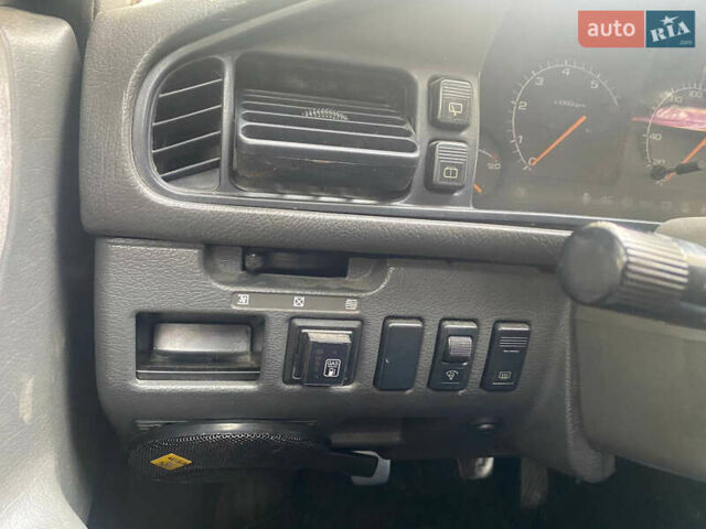 Серый Мазда 626, объемом двигателя 2 л и пробегом 355 тыс. км за 1000 $, фото 6 на Automoto.ua