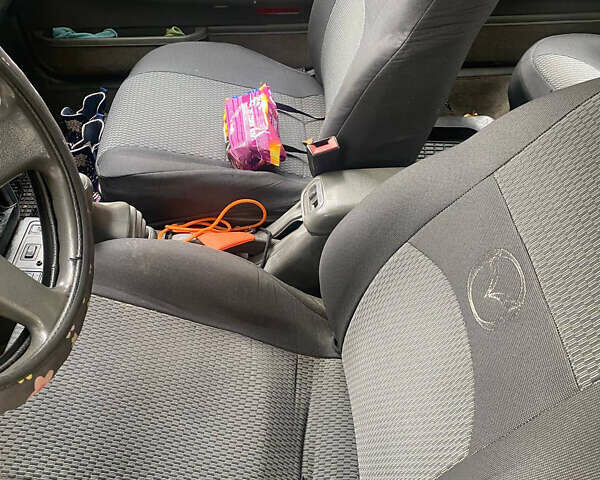 Серый Мазда 626, объемом двигателя 2 л и пробегом 355 тыс. км за 1000 $, фото 4 на Automoto.ua