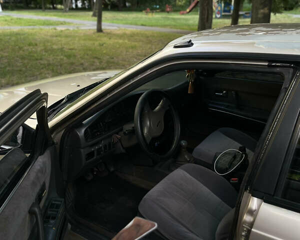 Серый Мазда 626, объемом двигателя 2.2 л и пробегом 300 тыс. км за 1500 $, фото 6 на Automoto.ua