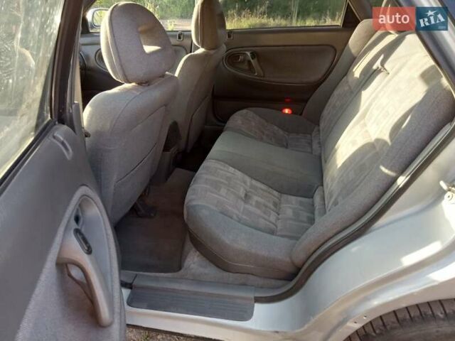 Серый Мазда 626, объемом двигателя 2 л и пробегом 490 тыс. км за 2200 $, фото 4 на Automoto.ua