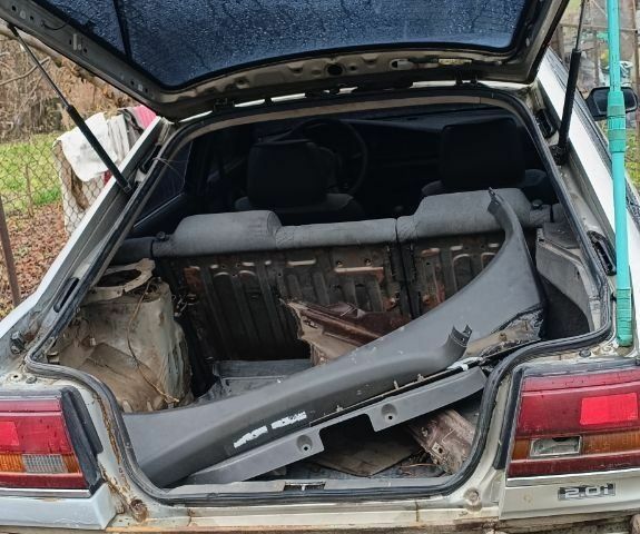 Серый Мазда 626, объемом двигателя 2 л и пробегом 40 тыс. км за 100 $, фото 2 на Automoto.ua