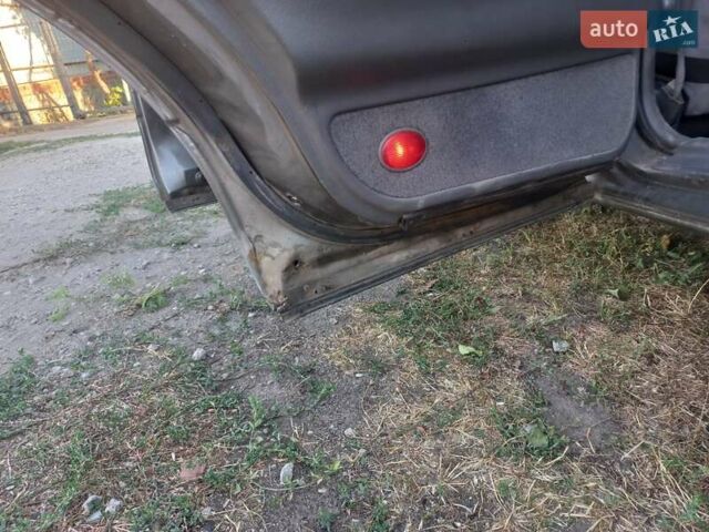 Серый Мазда 626, объемом двигателя 1.99 л и пробегом 300 тыс. км за 2500 $, фото 5 на Automoto.ua