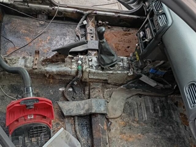 Серый Мазда 626, объемом двигателя 2 л и пробегом 523 тыс. км за 1800 $, фото 11 на Automoto.ua