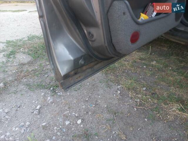 Серый Мазда 626, объемом двигателя 1.99 л и пробегом 300 тыс. км за 2500 $, фото 6 на Automoto.ua