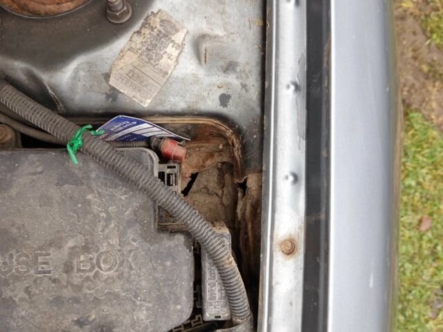 Сірий Мазда 626, об'ємом двигуна 2 л та пробігом 350 тис. км за 2200 $, фото 9 на Automoto.ua