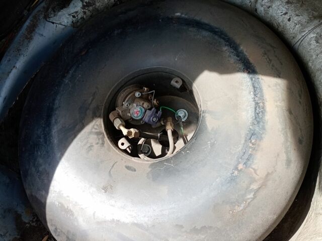 Серый Мазда 626, объемом двигателя 1.8 л и пробегом 650 тыс. км за 1050 $, фото 4 на Automoto.ua