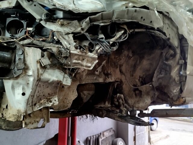 Серый Мазда 626, объемом двигателя 2 л и пробегом 357 тыс. км за 700 $, фото 4 на Automoto.ua