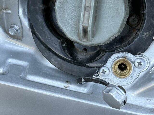 Серый Мазда 626, объемом двигателя 1.8 л и пробегом 299 тыс. км за 2400 $, фото 10 на Automoto.ua