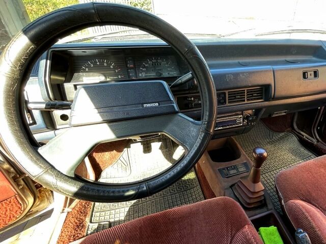 Сірий Мазда 626, об'ємом двигуна 2 л та пробігом 310 тис. км за 700 $, фото 4 на Automoto.ua