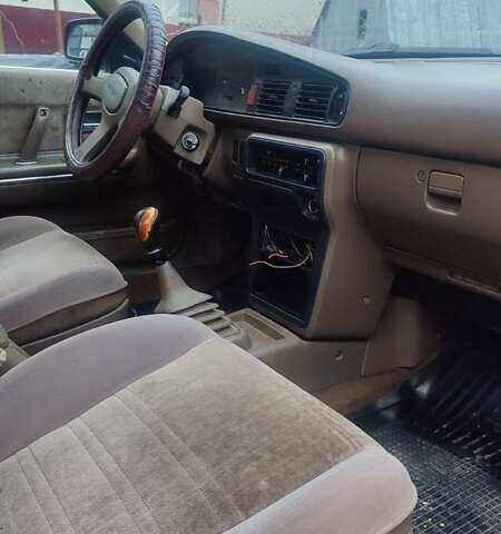 Серый Мазда 626, объемом двигателя 2 л и пробегом 490 тыс. км за 800 $, фото 2 на Automoto.ua