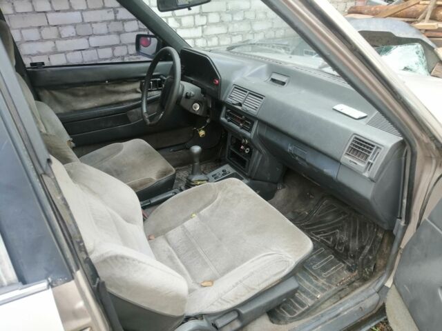 Серый Мазда 626, объемом двигателя 2 л и пробегом 400 тыс. км за 287 $, фото 5 на Automoto.ua