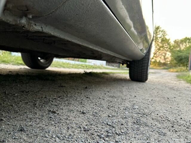 Серый Мазда 626, объемом двигателя 2 л и пробегом 406 тыс. км за 2000 $, фото 2 на Automoto.ua