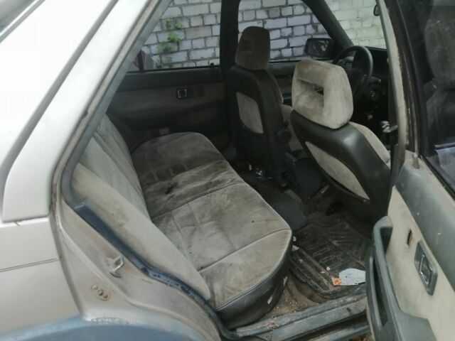 Серый Мазда 626, объемом двигателя 2 л и пробегом 400 тыс. км за 287 $, фото 4 на Automoto.ua