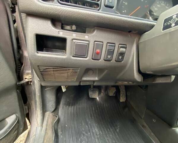 Сірий Мазда 626, об'ємом двигуна 1.99 л та пробігом 367 тис. км за 1400 $, фото 20 на Automoto.ua