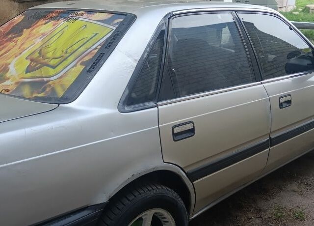 Серый Мазда 626, объемом двигателя 2 л и пробегом 400 тыс. км за 961 $, фото 4 на Automoto.ua