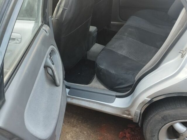 Серый Мазда 626, объемом двигателя 2 л и пробегом 200 тыс. км за 1950 $, фото 6 на Automoto.ua