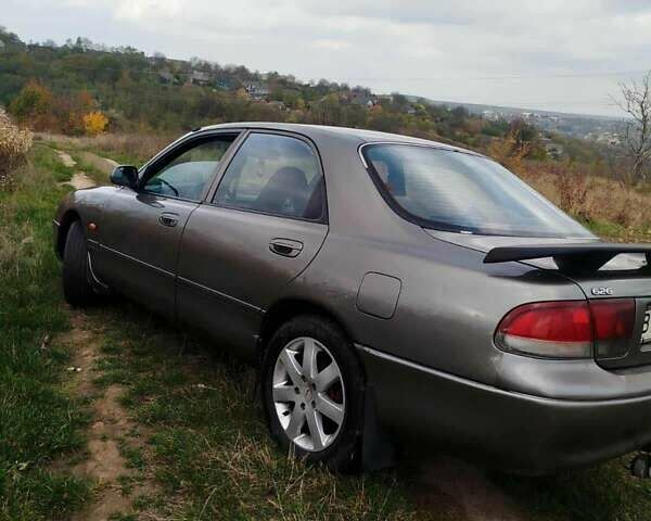 Серый Мазда 626, объемом двигателя 2 л и пробегом 320 тыс. км за 2000 $, фото 3 на Automoto.ua