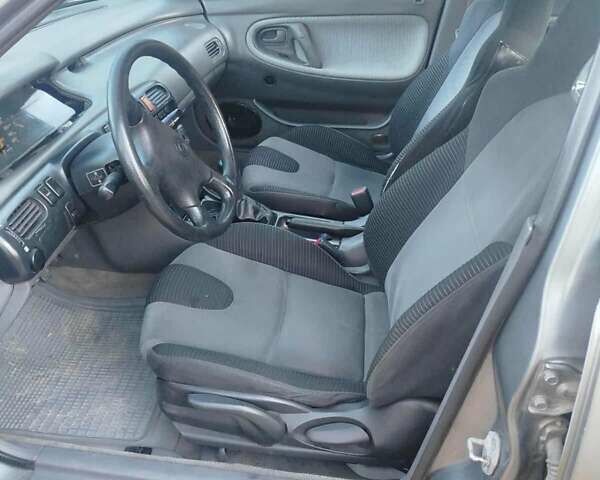 Серый Мазда 626, объемом двигателя 2 л и пробегом 320 тыс. км за 2000 $, фото 6 на Automoto.ua