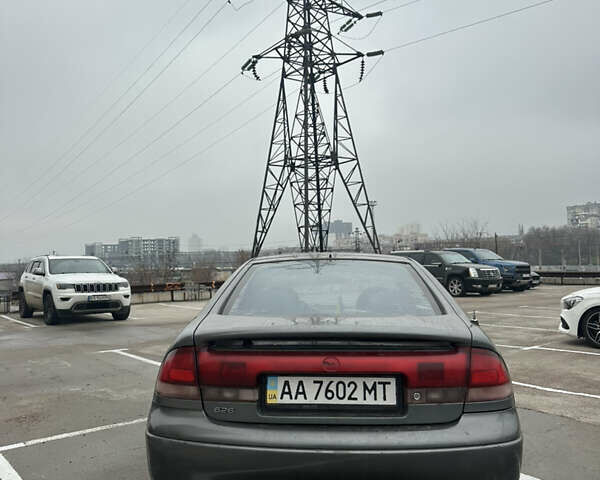 Серый Мазда 626, объемом двигателя 2.5 л и пробегом 250 тыс. км за 1500 $, фото 5 на Automoto.ua