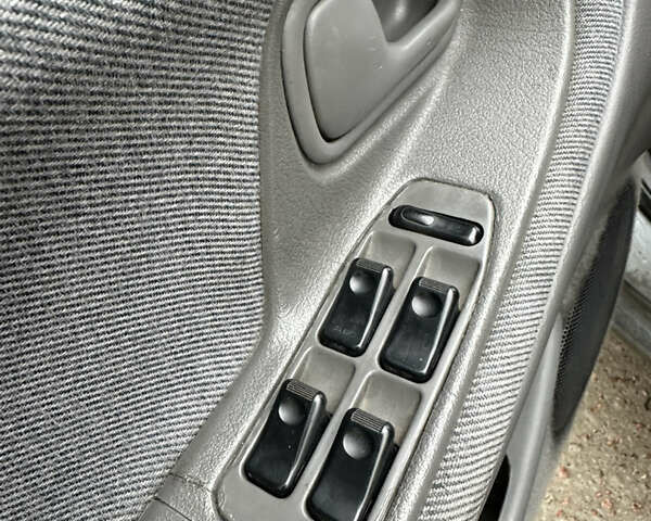 Серый Мазда 626, объемом двигателя 2.5 л и пробегом 250 тыс. км за 1500 $, фото 13 на Automoto.ua