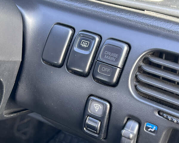 Серый Мазда 626, объемом двигателя 2.5 л и пробегом 300 тыс. км за 2200 $, фото 6 на Automoto.ua