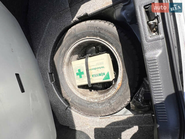 Серый Мазда 626, объемом двигателя 2.5 л и пробегом 300 тыс. км за 2200 $, фото 7 на Automoto.ua