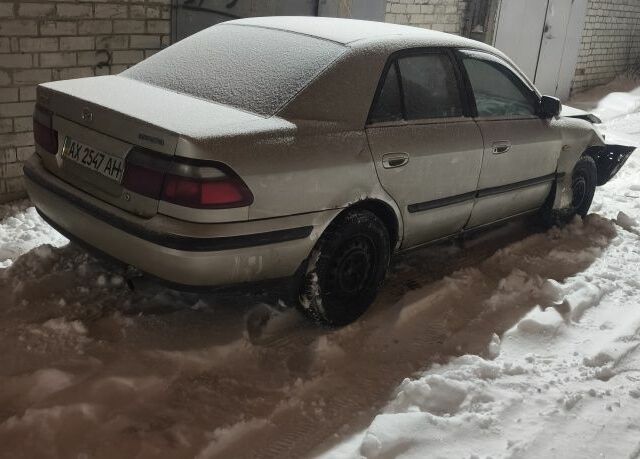 Серый Мазда 626, объемом двигателя 2 л и пробегом 400 тыс. км за 900 $, фото 1 на Automoto.ua