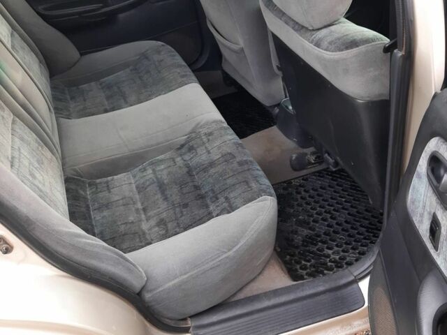 Серый Мазда 626, объемом двигателя 1.8 л и пробегом 225 тыс. км за 1200 $, фото 3 на Automoto.ua