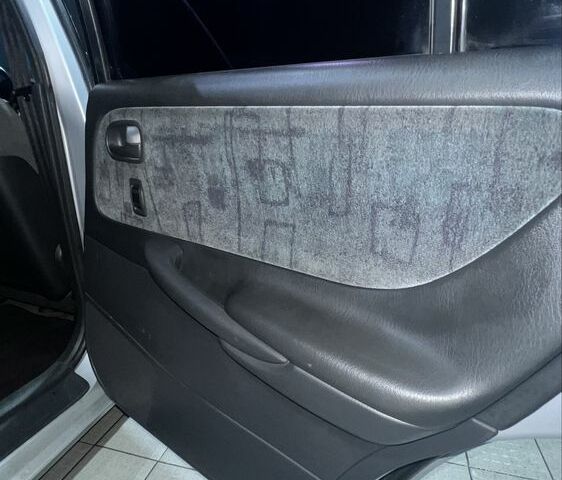 Серый Мазда 626, объемом двигателя 2 л и пробегом 105 тыс. км за 3800 $, фото 12 на Automoto.ua