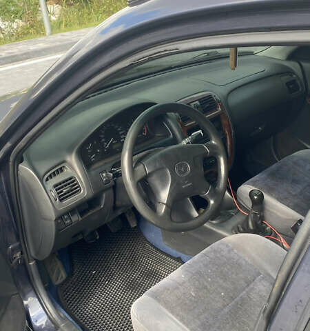 Серый Мазда 626, объемом двигателя 2 л и пробегом 304 тыс. км за 3500 $, фото 3 на Automoto.ua
