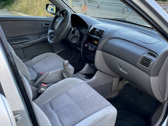 Серый Мазда 626, объемом двигателя 1.8 л и пробегом 470 тыс. км за 2200 $, фото 5 на Automoto.ua