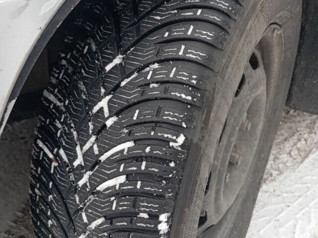 Серый Мазда 626, объемом двигателя 2 л и пробегом 371 тыс. км за 1900 $, фото 4 на Automoto.ua