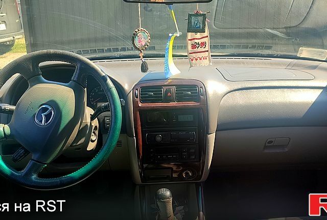 Сірий Мазда 626, об'ємом двигуна 2 л та пробігом 201 тис. км за 3200 $, фото 2 на Automoto.ua