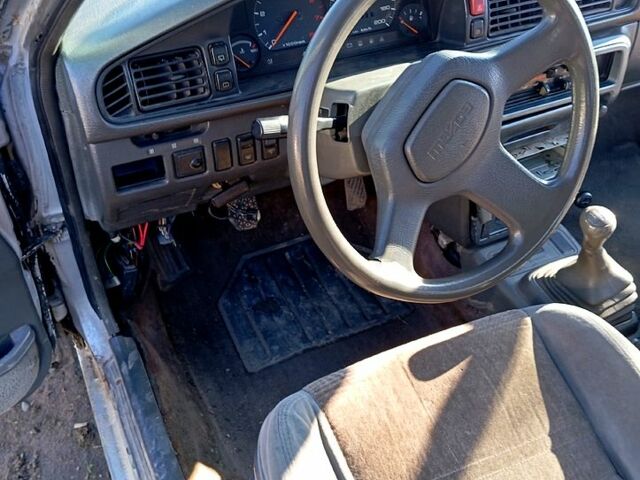 Серый Мазда 626, объемом двигателя 2 л и пробегом 318 тыс. км за 800 $, фото 7 на Automoto.ua