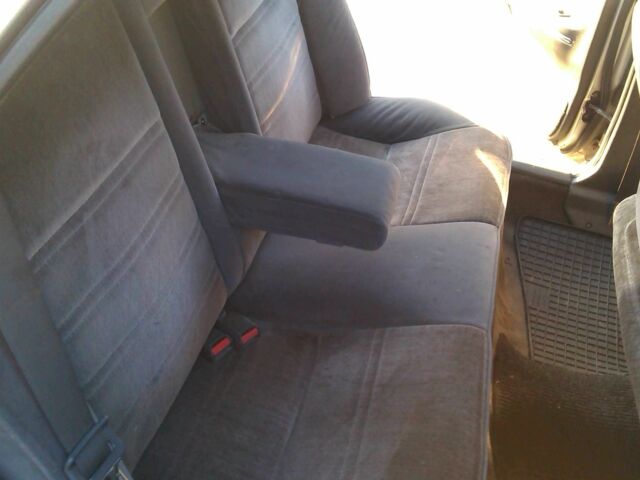 Серый Мазда 626, объемом двигателя 2 л и пробегом 400 тыс. км за 2300 $, фото 4 на Automoto.ua