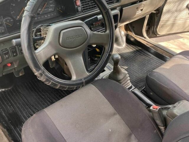 Серый Мазда 626, объемом двигателя 0 л и пробегом 150 тыс. км за 900 $, фото 3 на Automoto.ua