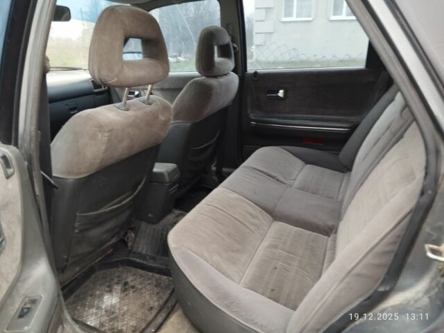 Серый Мазда 626, объемом двигателя 2.2 л и пробегом 350 тыс. км за 1100 $, фото 5 на Automoto.ua