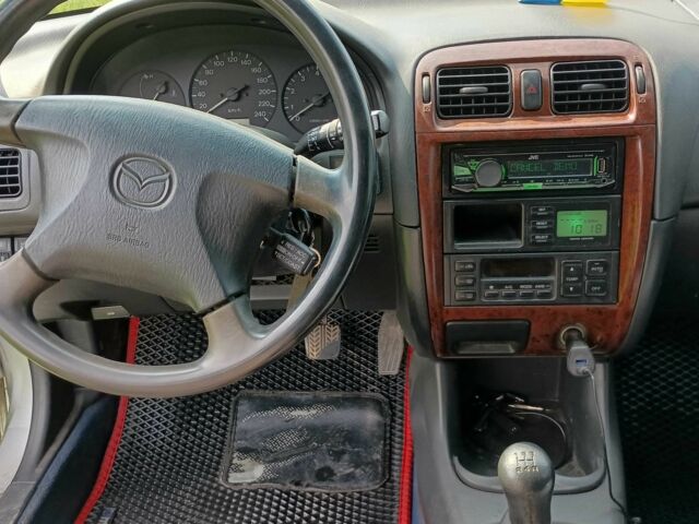 Серый Мазда 626, объемом двигателя 2 л и пробегом 270 тыс. км за 2700 $, фото 6 на Automoto.ua