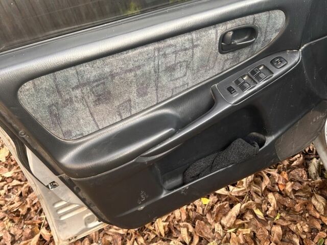 Серый Мазда 626, объемом двигателя 1.8 л и пробегом 200 тыс. км за 600 $, фото 4 на Automoto.ua