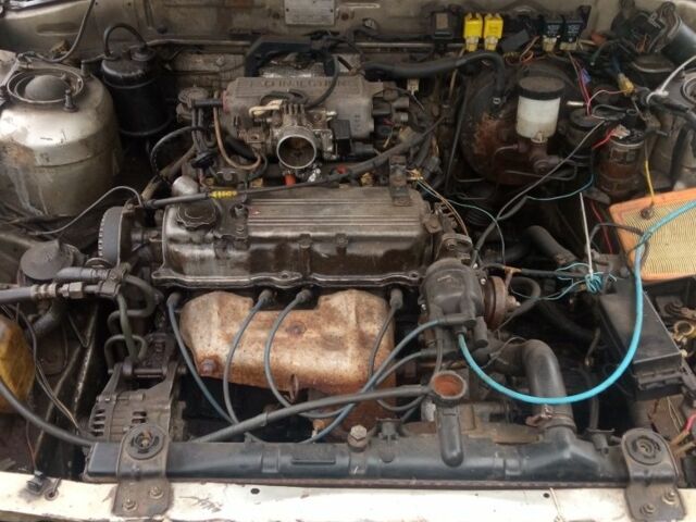 Серый Мазда 626, объемом двигателя 2 л и пробегом 500 тыс. км за 800 $, фото 2 на Automoto.ua