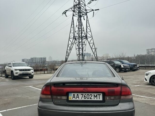 Серый Мазда 626, объемом двигателя 2.5 л и пробегом 235 тыс. км за 1500 $, фото 4 на Automoto.ua