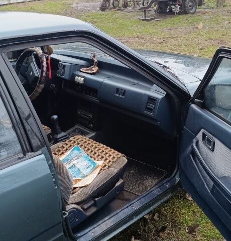 Синий Мазда 626, объемом двигателя 2 л и пробегом 205 тыс. км за 600 $, фото 5 на Automoto.ua