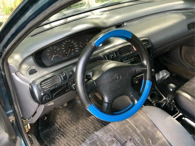 Синий Мазда 626, объемом двигателя 2 л и пробегом 400 тыс. км за 1500 $, фото 5 на Automoto.ua
