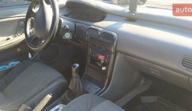 Синий Мазда 626, объемом двигателя 1.8 л и пробегом 280 тыс. км за 2500 $, фото 2 на Automoto.ua