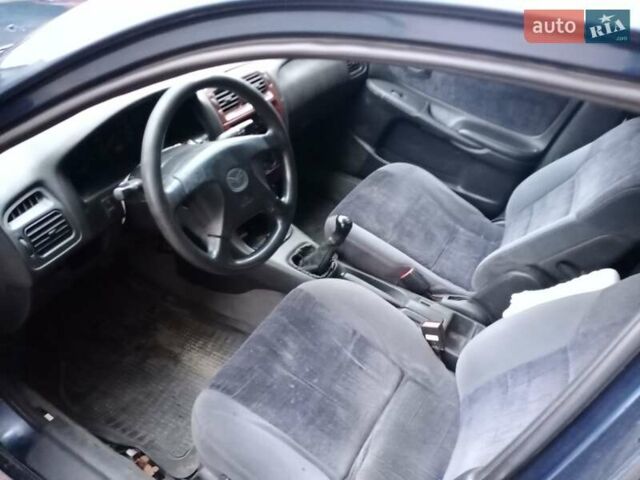 Синий Мазда 626, объемом двигателя 2 л и пробегом 450 тыс. км за 2500 $, фото 2 на Automoto.ua