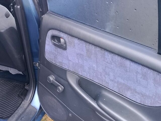 Синий Мазда 626, объемом двигателя 2 л и пробегом 231 тыс. км за 2500 $, фото 5 на Automoto.ua