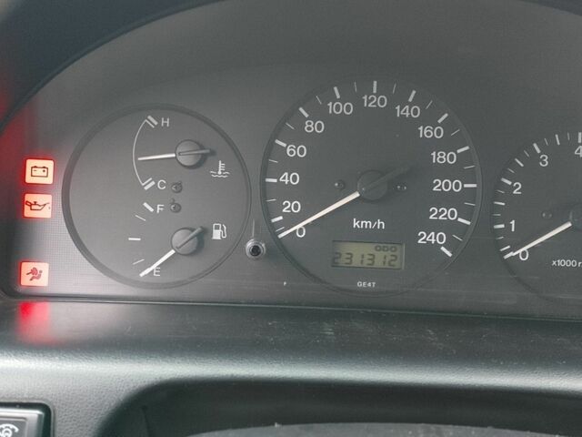 Синий Мазда 626, объемом двигателя 2 л и пробегом 231 тыс. км за 2500 $, фото 7 на Automoto.ua