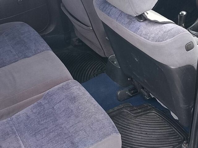 Синий Мазда 626, объемом двигателя 2 л и пробегом 231 тыс. км за 2500 $, фото 4 на Automoto.ua