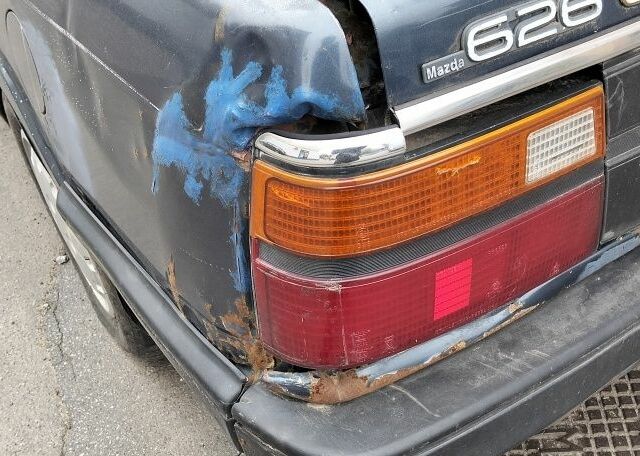 Синий Мазда 626, объемом двигателя 2 л и пробегом 450 тыс. км за 700 $, фото 7 на Automoto.ua