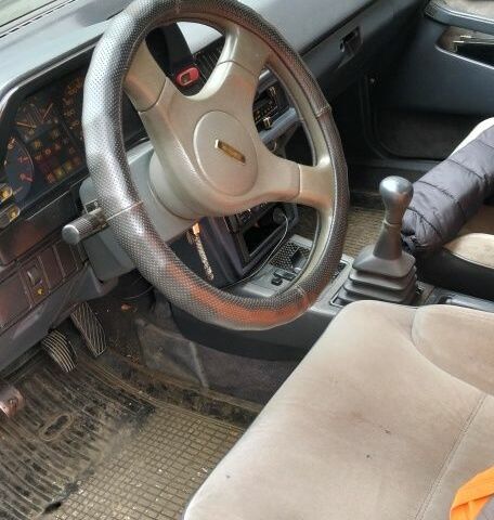 Синий Мазда 626, объемом двигателя 2 л и пробегом 450 тыс. км за 700 $, фото 2 на Automoto.ua